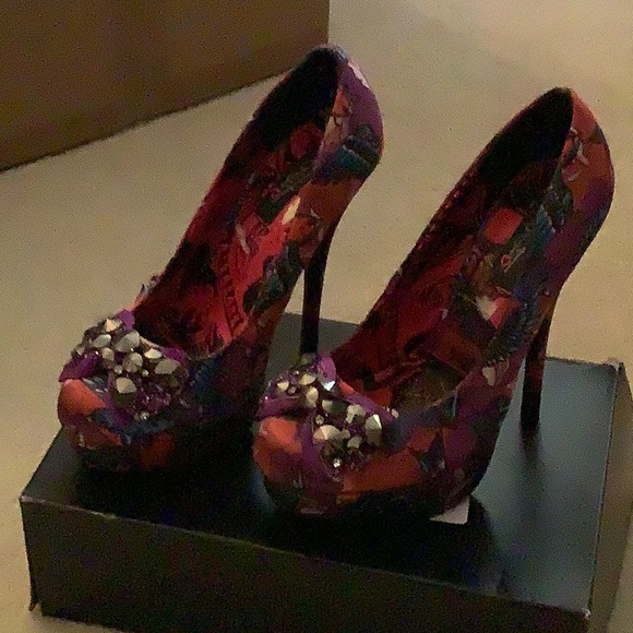 Shoes - 7M multi colored